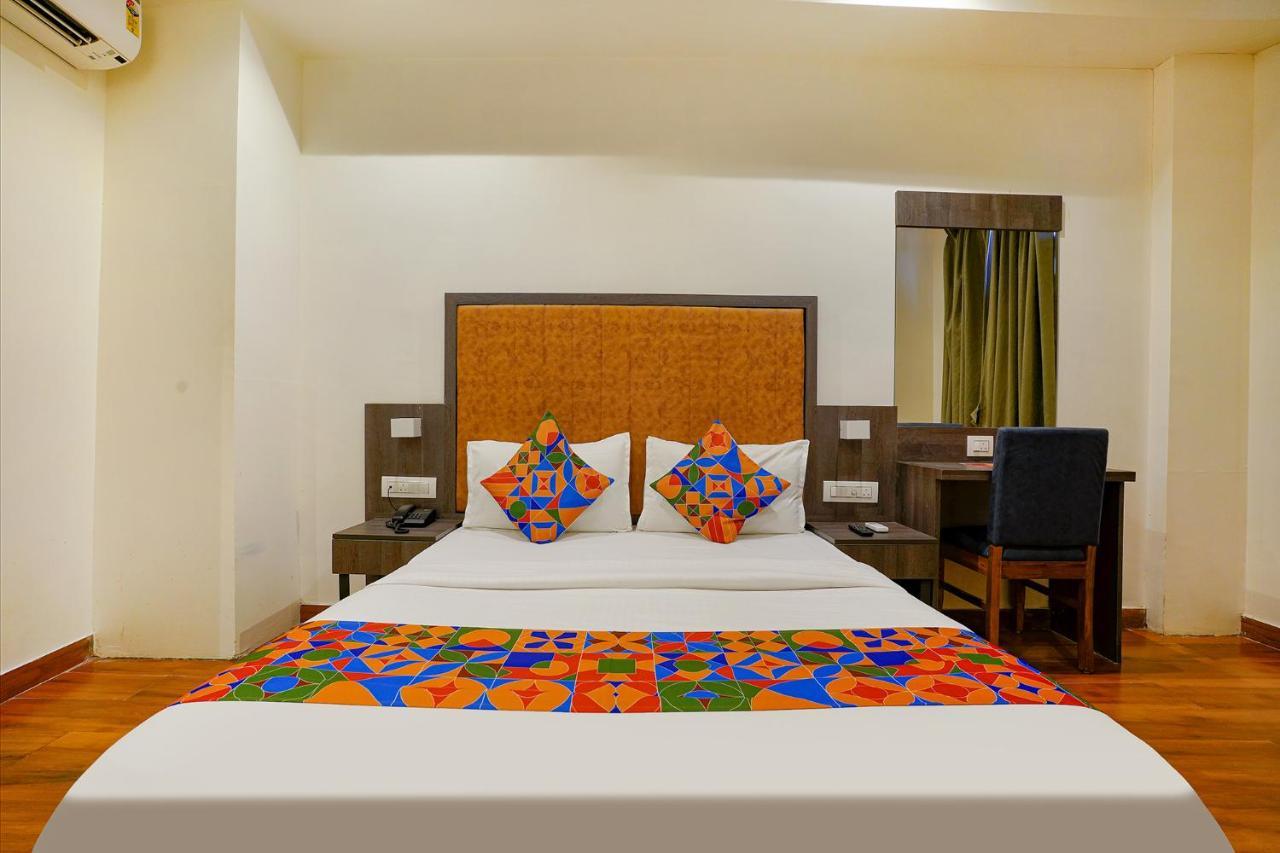 Fabhotel Royal Palace I Bombay